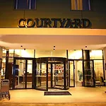 Courtyard By Marriott Airport Отель Тулуза