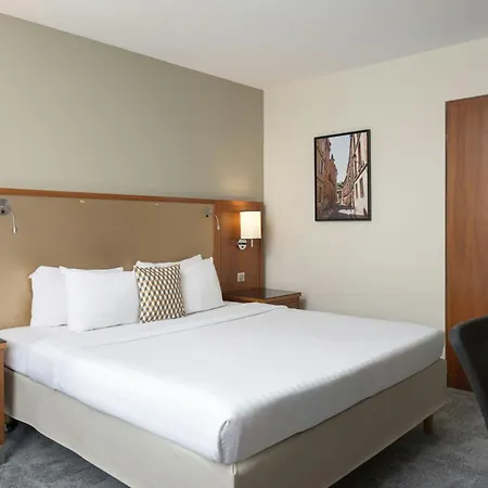 Courtyard By Marriott Airport 4*