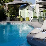 Courtyard By Marriott Airport Szálloda