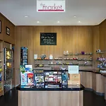 מלון Courtyard By Marriott Airport