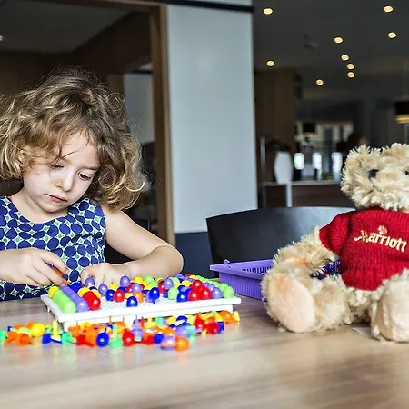 Courtyard By Marriott Airport Отель