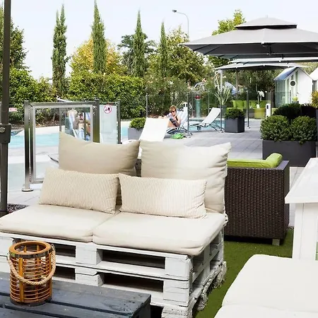 Отель Courtyard By Marriott Airport Тулуза