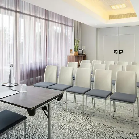 Courtyard By Marriott Airport Отель 4*