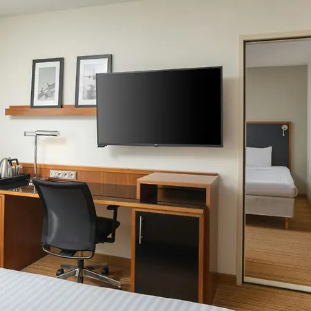 Courtyard By Marriott Airport تولوز