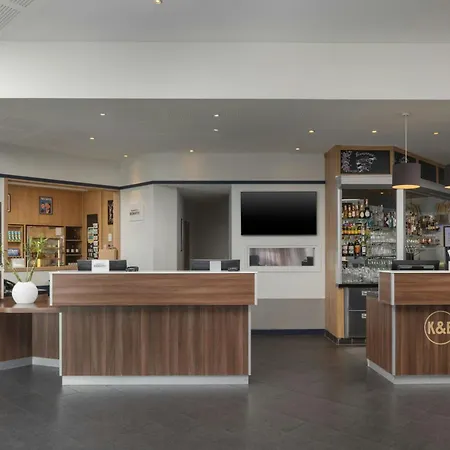 Courtyard By Marriott Airport Отель 4*