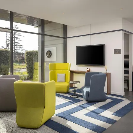 Courtyard By Marriott Airport Отель Тулуза