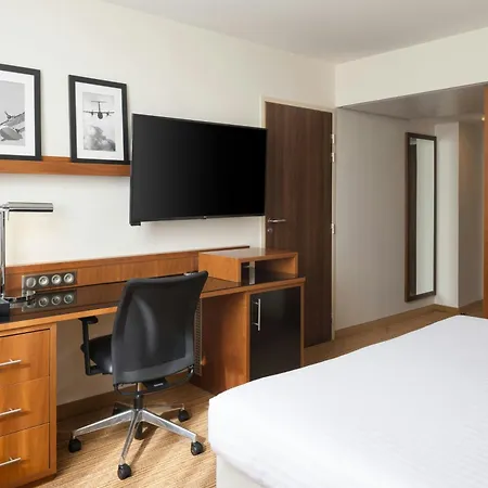 Hotel Courtyard By Marriott Airport 4*