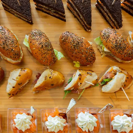 Courtyard By Marriott Airport Отель Тулуза