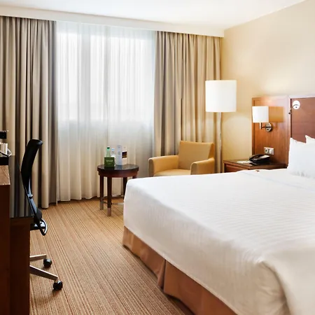 Отель Courtyard By Marriott Airport 4*