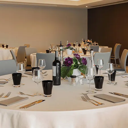 Courtyard By Marriott Airport Отель 4*