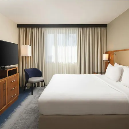 Hotel Courtyard By Marriott Airport