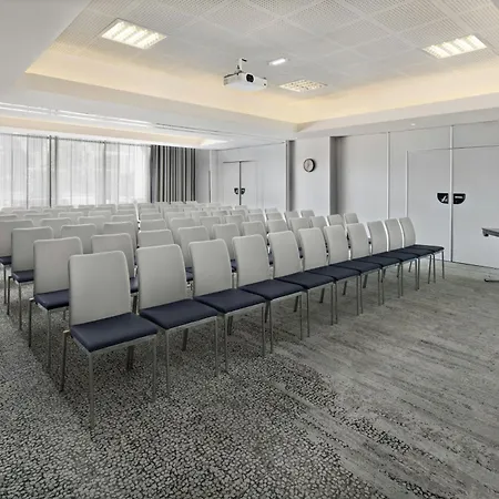 Courtyard By Marriott Airport 4*