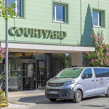 Courtyard By Marriott Airport