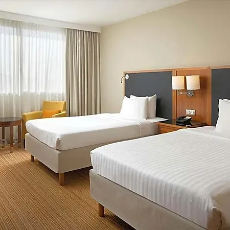 Hotel Courtyard By Marriott Airport