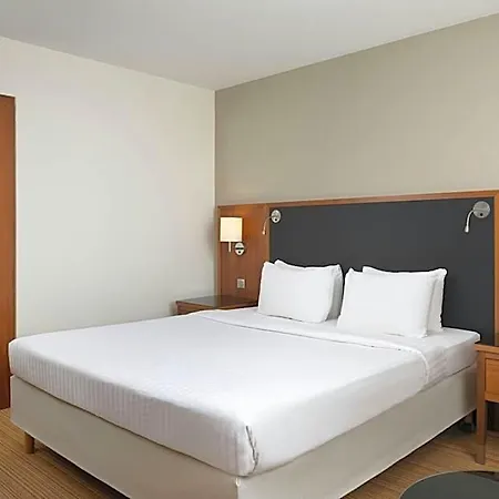 Hotel Courtyard By Marriott Airport 4*