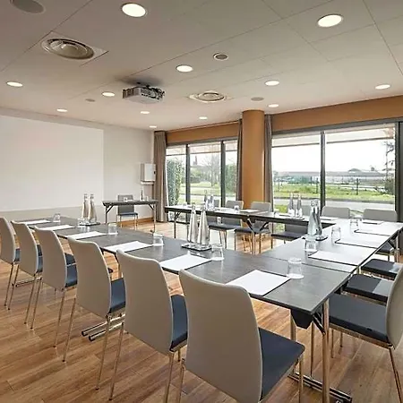 Hotel Courtyard By Marriott Airport