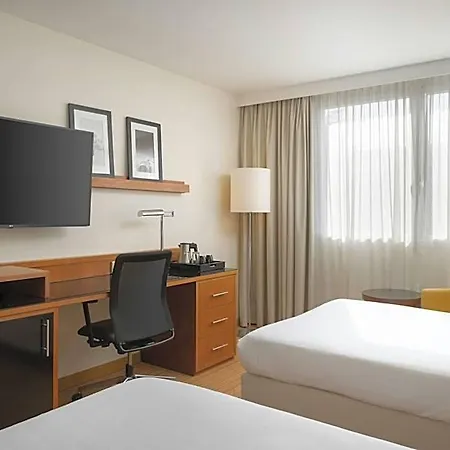 Courtyard By Marriott Airport Hotel Tolosa