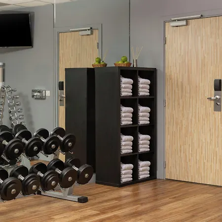 Courtyard By Marriott Airport فندق 4*