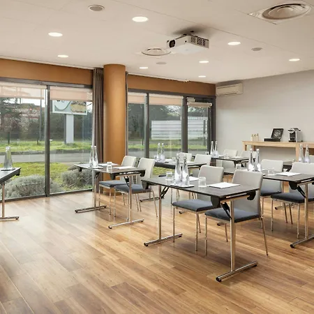 Courtyard By Marriott Airport فندق 4*