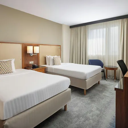 فندق Courtyard By Marriott Airport تولوز