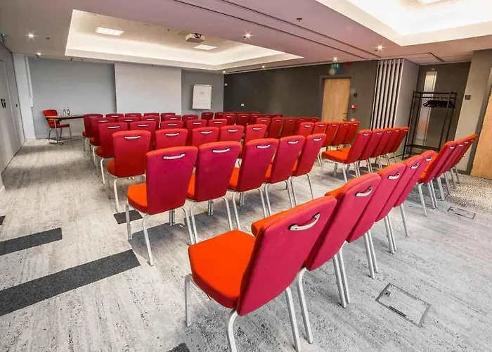 Courtyard By Marriott Airport