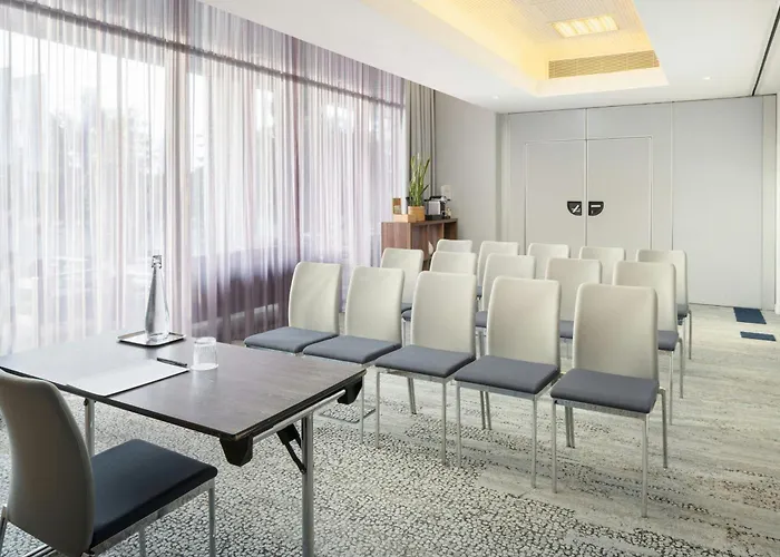 Courtyard By Marriott Airport Отель 4*