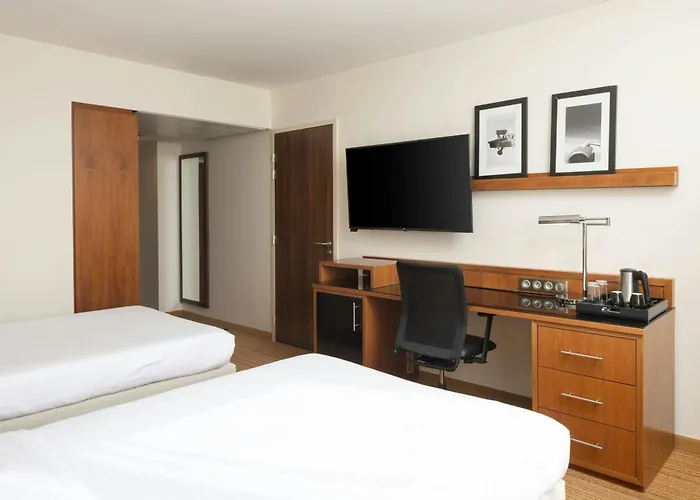 Отель Courtyard By Marriott Airport