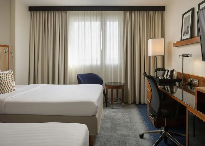 Courtyard By Marriott Airport Тулуза