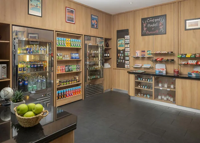 Hotel Courtyard By Marriott Airport