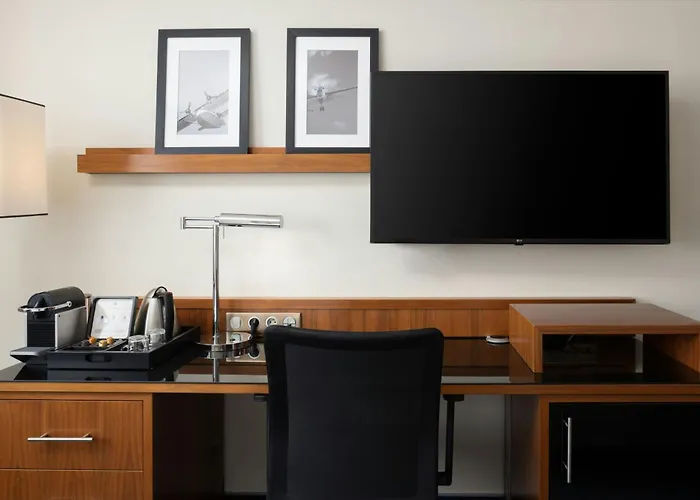 Отель Courtyard By Marriott Airport Тулуза