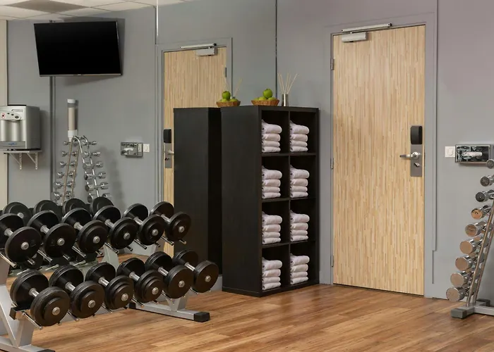 Courtyard By Marriott Airport Отель 4*