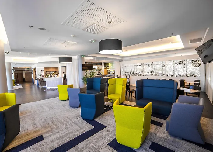 Courtyard By Marriott Airport Отель