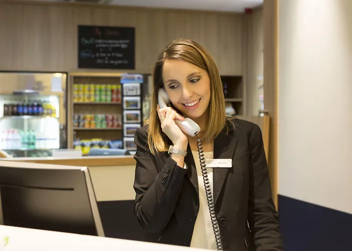 Отель Courtyard By Marriott Airport