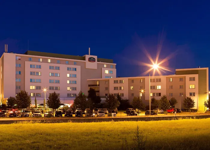 Courtyard By Marriott Airport