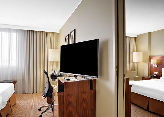 Отель Courtyard By Marriott Airport