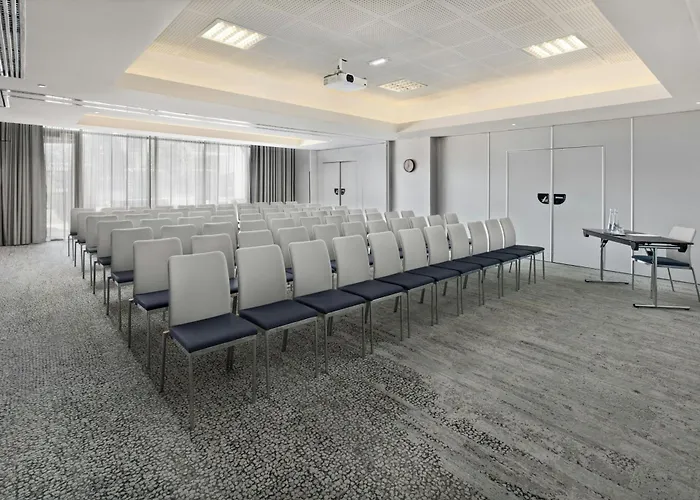 Courtyard By Marriott Airport 4*