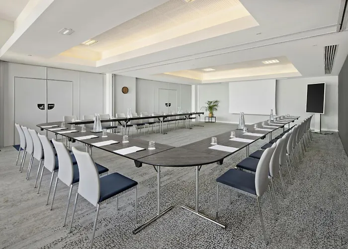 Hotel Courtyard By Marriott Airport 4*