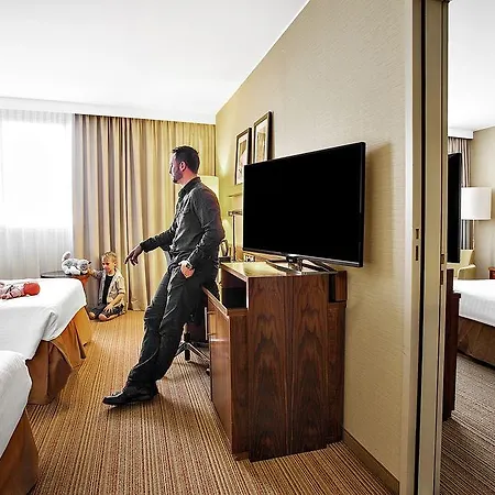 Courtyard By Marriott Airport Hotel 4*