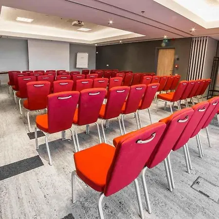 Courtyard By Marriott Airport