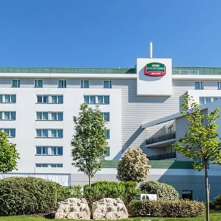 Courtyard By Marriott Airport