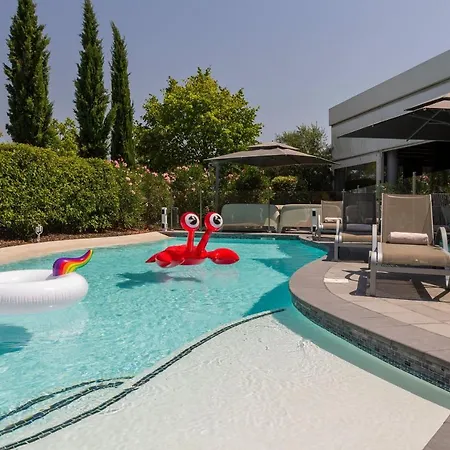 Courtyard By Marriott Airport Hotell