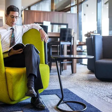 Ξενοδοχείο Courtyard By Marriott Airport 4*