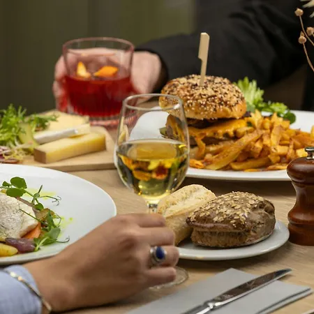 Courtyard By Marriott Airport Ξενοδοχείο 4*