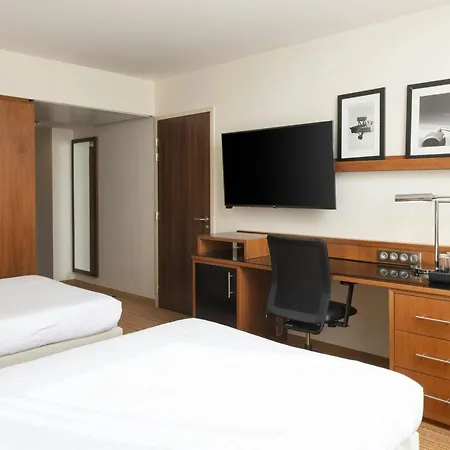 Hotell Courtyard By Marriott Airport