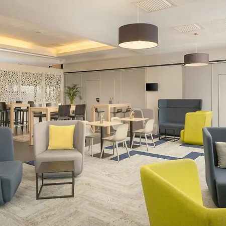 Courtyard By Marriott Airport Hotell 4*