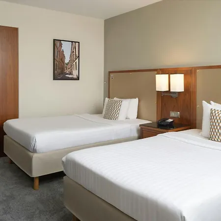 Courtyard By Marriott Airport 4*