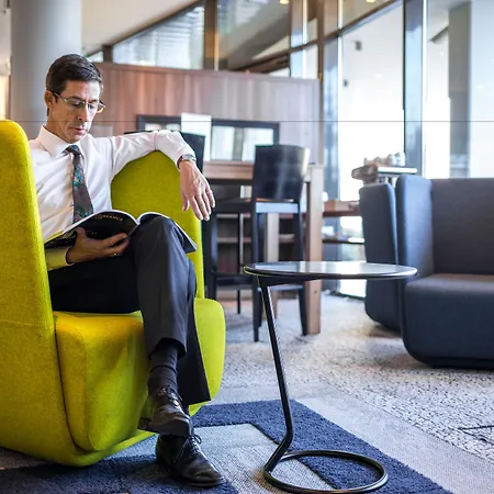 Ξενοδοχείο Courtyard By Marriott Airport 4*