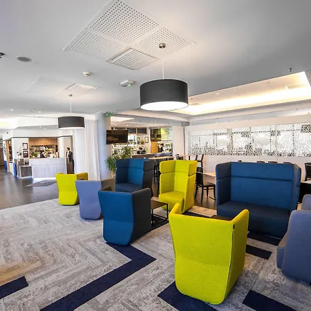 Courtyard By Marriott Airport Hotell