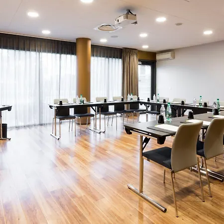 Courtyard By Marriott Airport Hotell