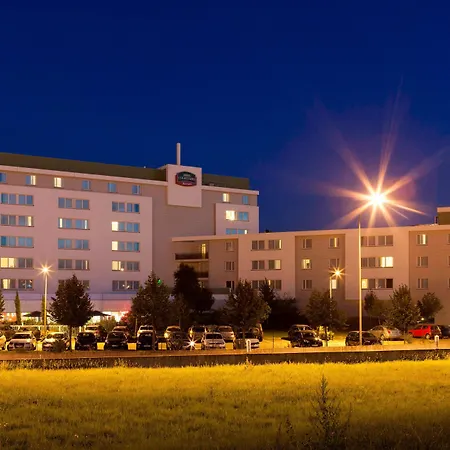 Courtyard By Marriott Airport